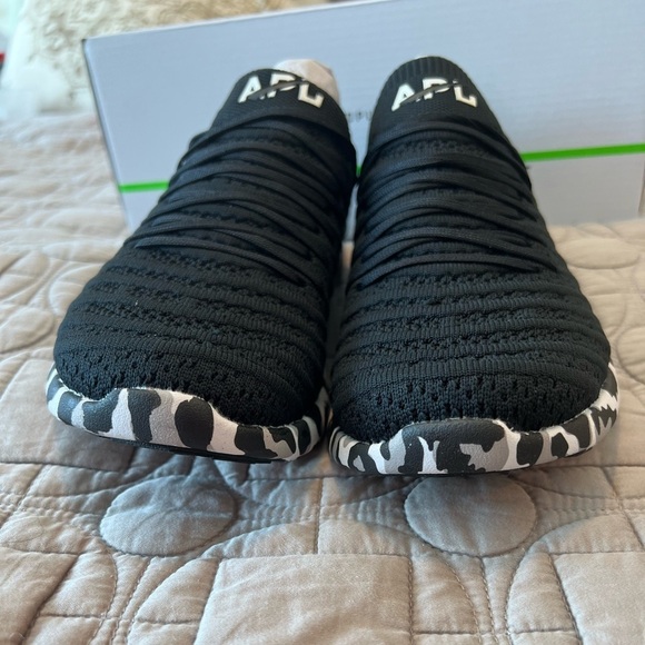 APL Women's Techloom Wave Slip On Running Sneaker Black White Leopard Sz 9 NEW - Picture 7 of 16